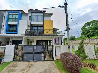 3 Storey Terrace House, Corner Lot
