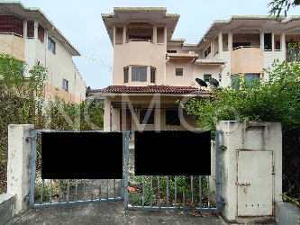 2.5 Storey Terrace House, End Lot, Renovated