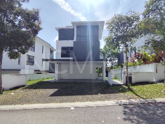 3.5 Storey Detached House