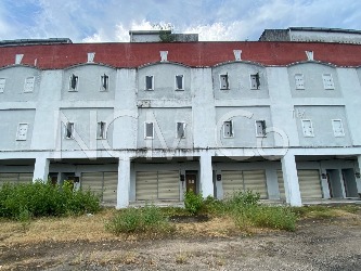 3 Storey Shop Office, Intermediate