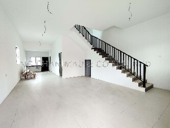 2.5 Storey Terrace House