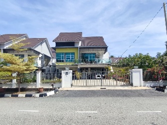 1.5 Storey Detached House, Corner Lot