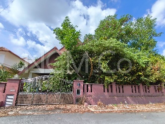 2 Storey Bungalow House, Corner Lot