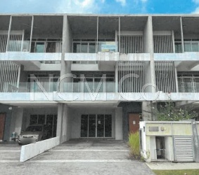 3 Storey Terrace House, Intermediate