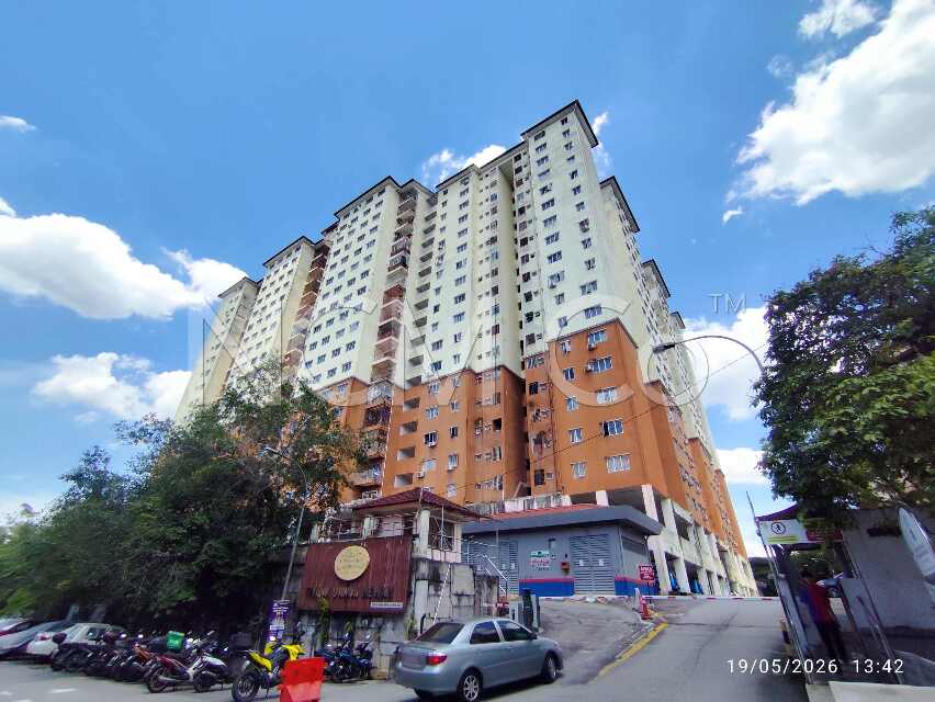 Apartment, Corner Lot