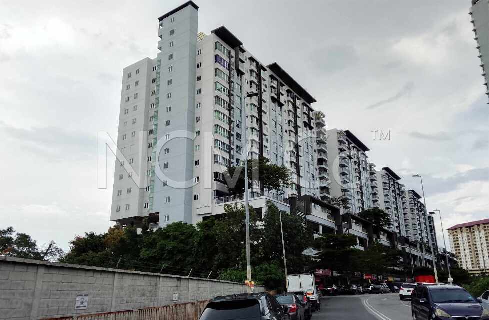 Condominium, Corner Lot