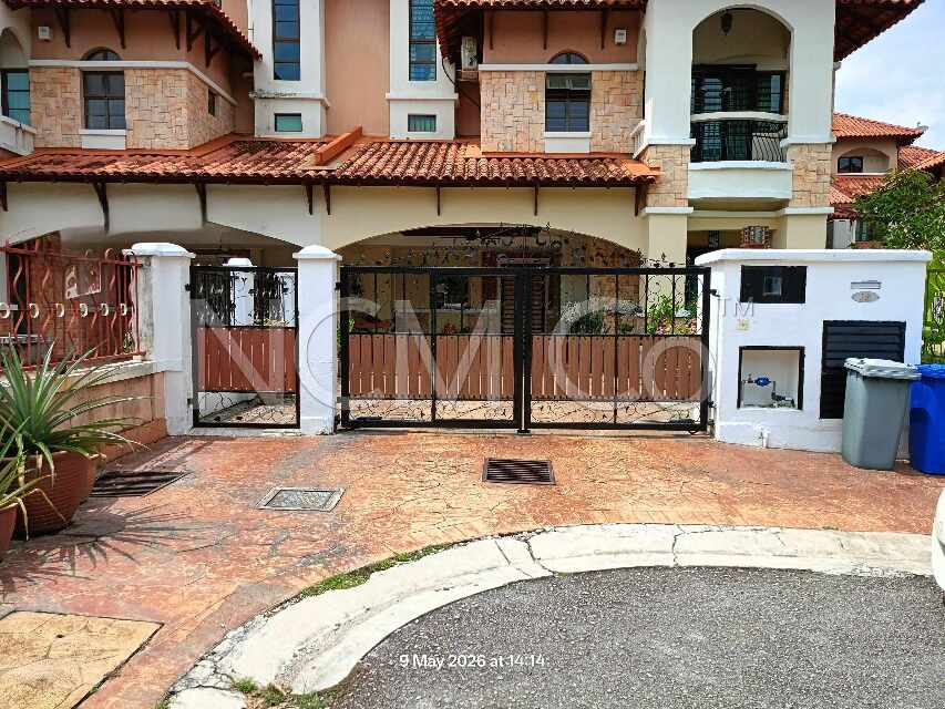 2.5 Storey Semi Detached House, Renovated