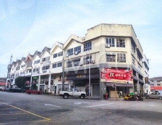 Apartment, Corner Lot