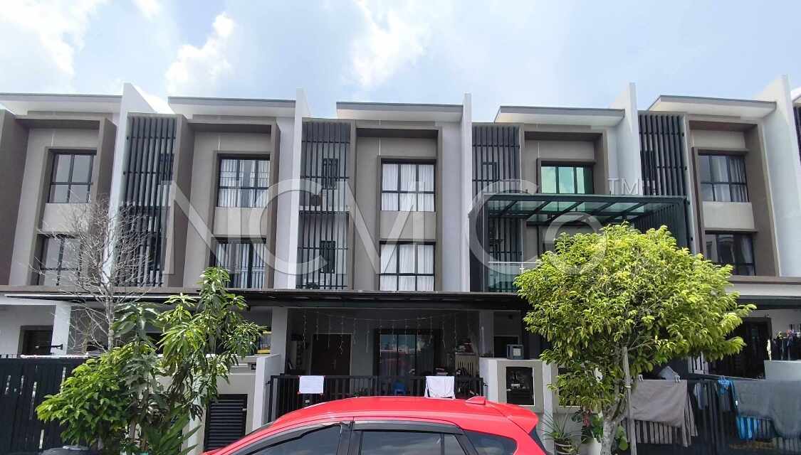 3 Storey Terrace House, Intermediate