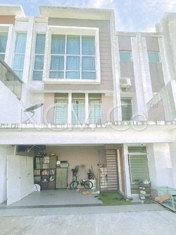 3 Storey Terrace House