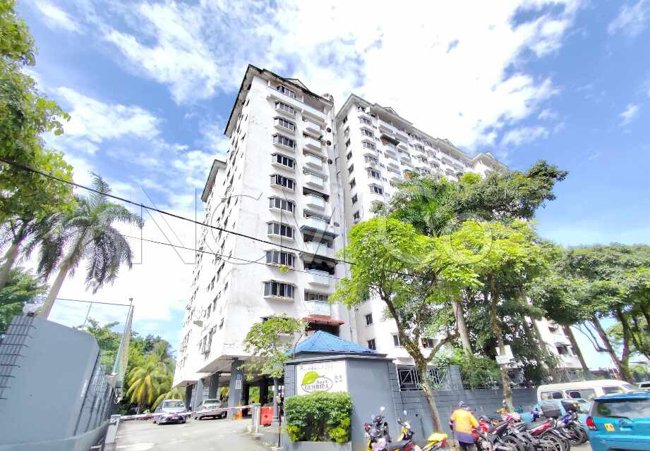 Apartment, Corner Lot