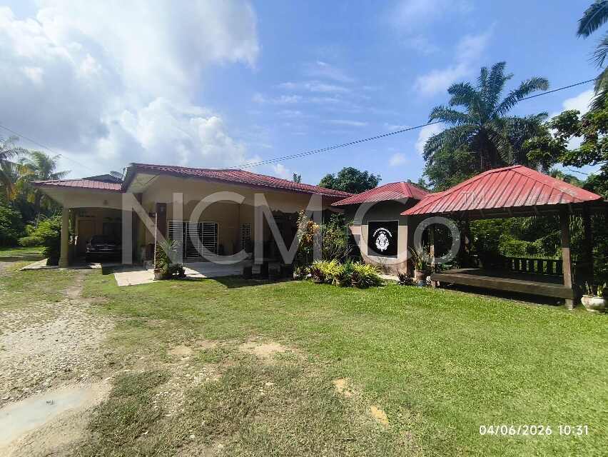 Agricultural Land Erected With 1 Storey Detached House