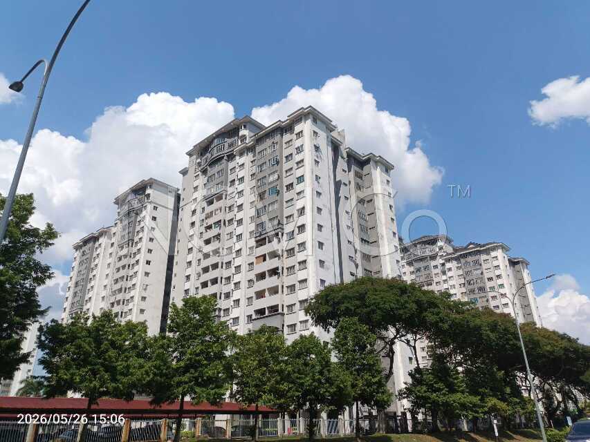 Apartment, Corner Lot