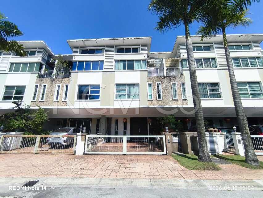 2.5 Storey Terrace House, Intermediate