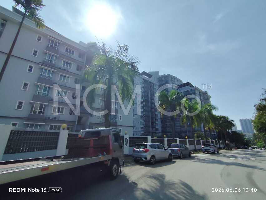 Apartment, Corner Lot