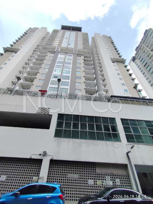 Apartment, Corner Lot