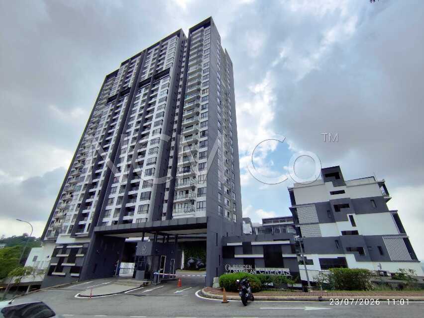 Condominium, Corner Lot