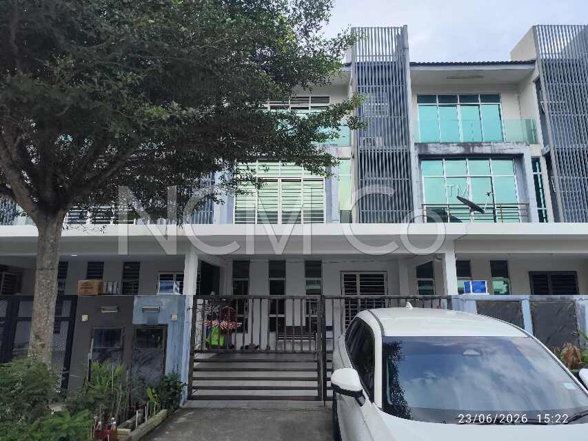 3 Storey Terrace House, Intermediate
