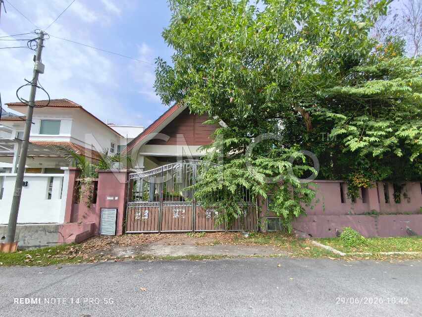 2 Storey Bungalow House, Corner Lot