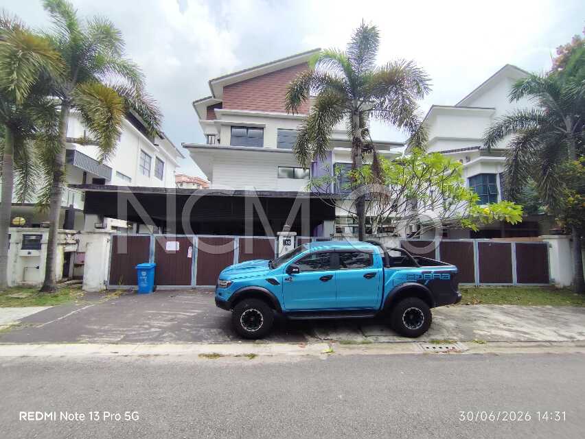 3 Storey Semi Detached House, Renovated