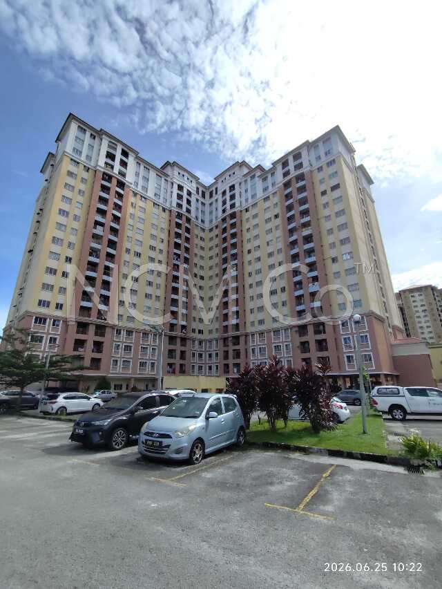 Apartment, Corner Lot