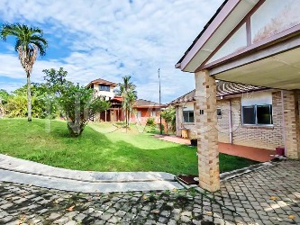 Bungalow, End Lot