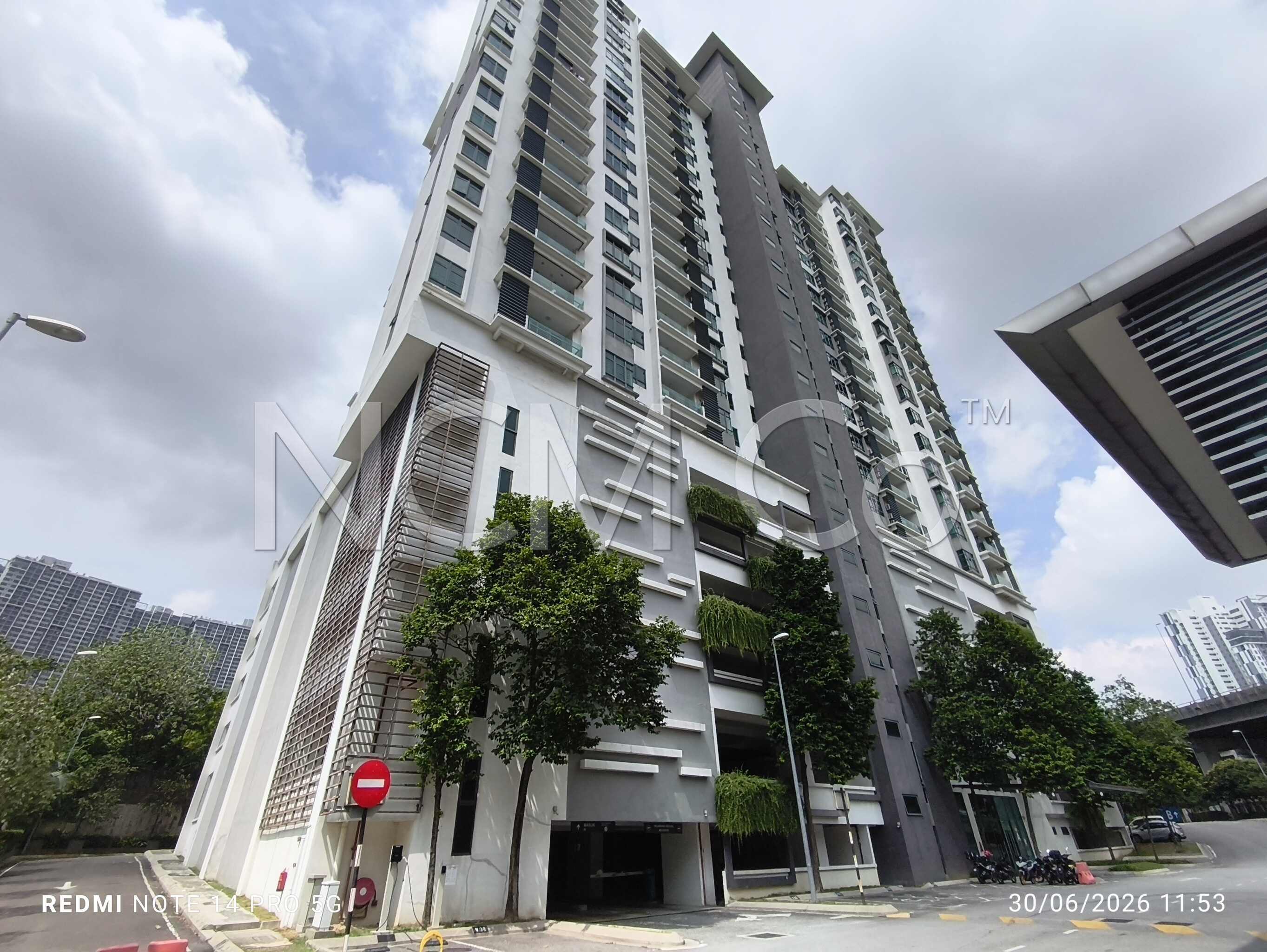 Condominium, Corner Lot