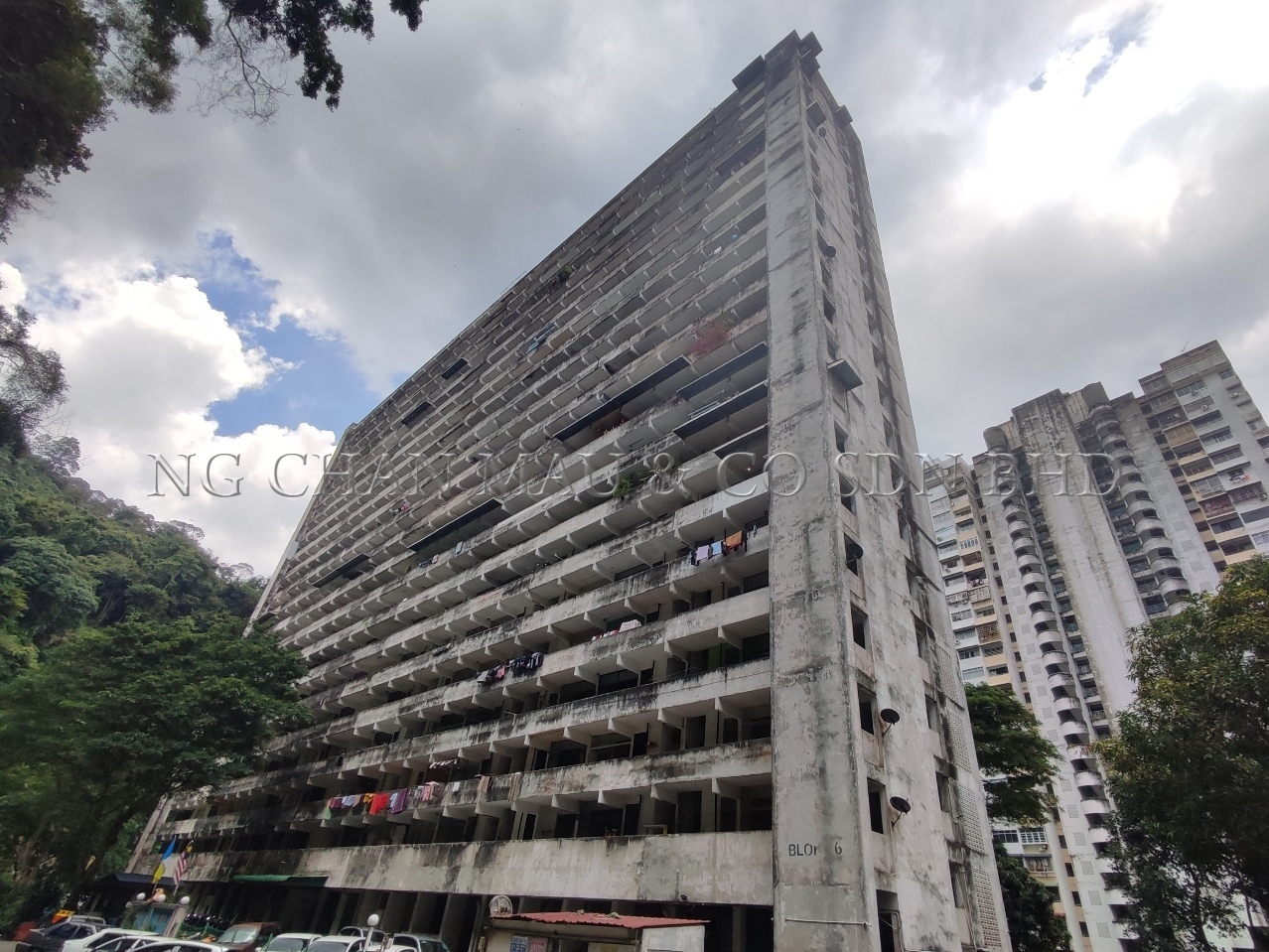 Flat, Corner Lot, Medium Cost