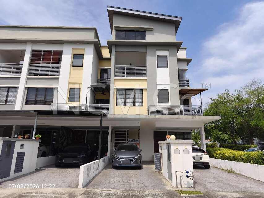 Town House (Upper Level)