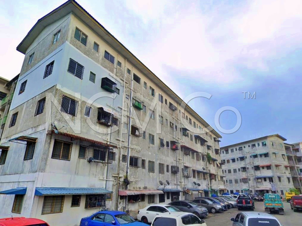 Flat, Corner Lot