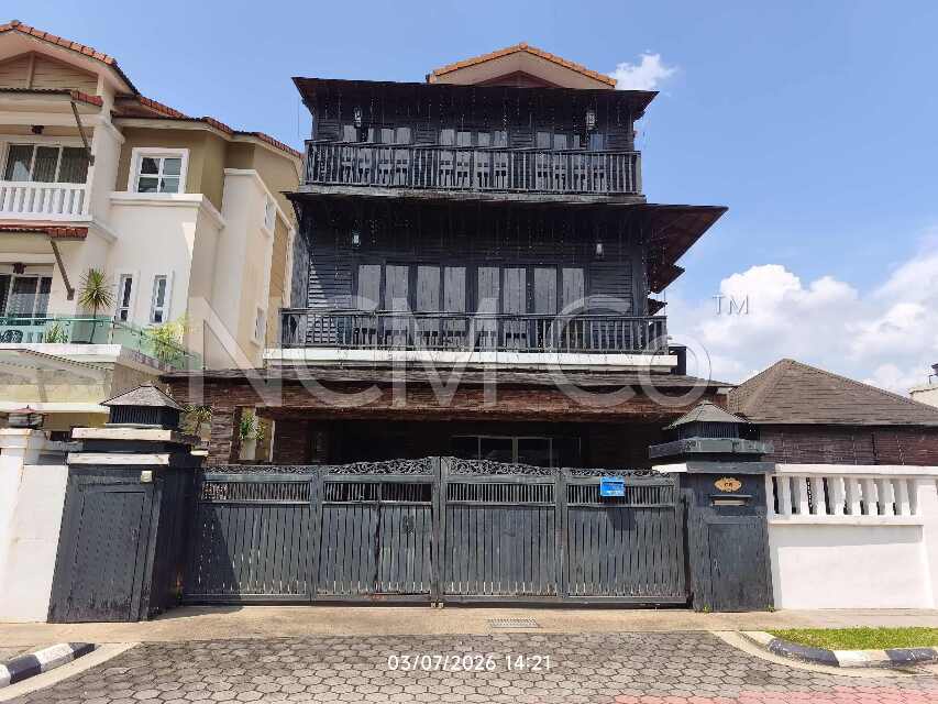 2.5 Storey Semi Detached House, Corner Lot