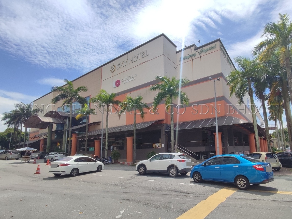 Retail Unit, End Lot