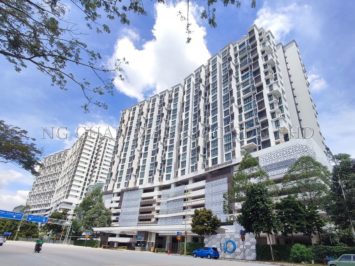 Service Apartment, Corner Lot