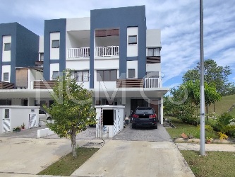 Duplex Town House (Upper Unit), End Lot