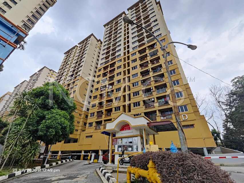Apartment, Corner Lot