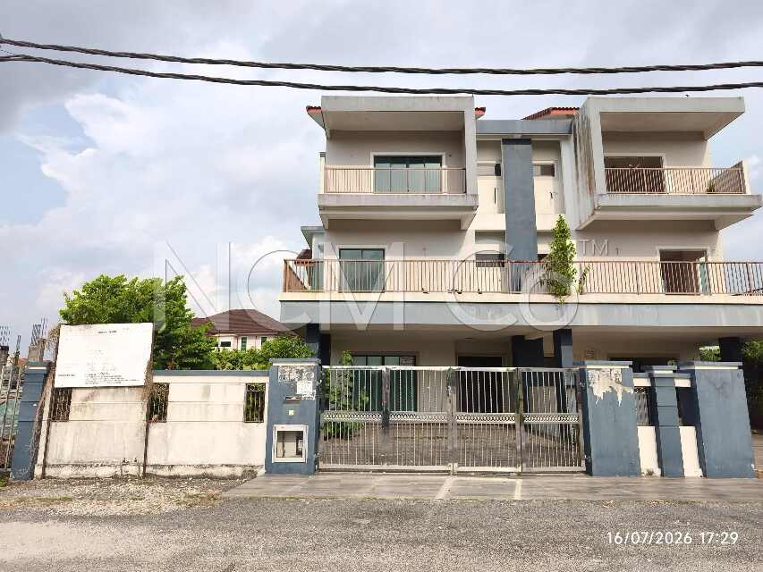 2.5 Storey Semi Detached House