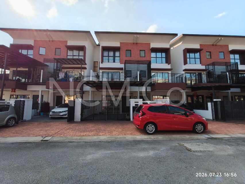 3 Storey Terrace House, Intermediate