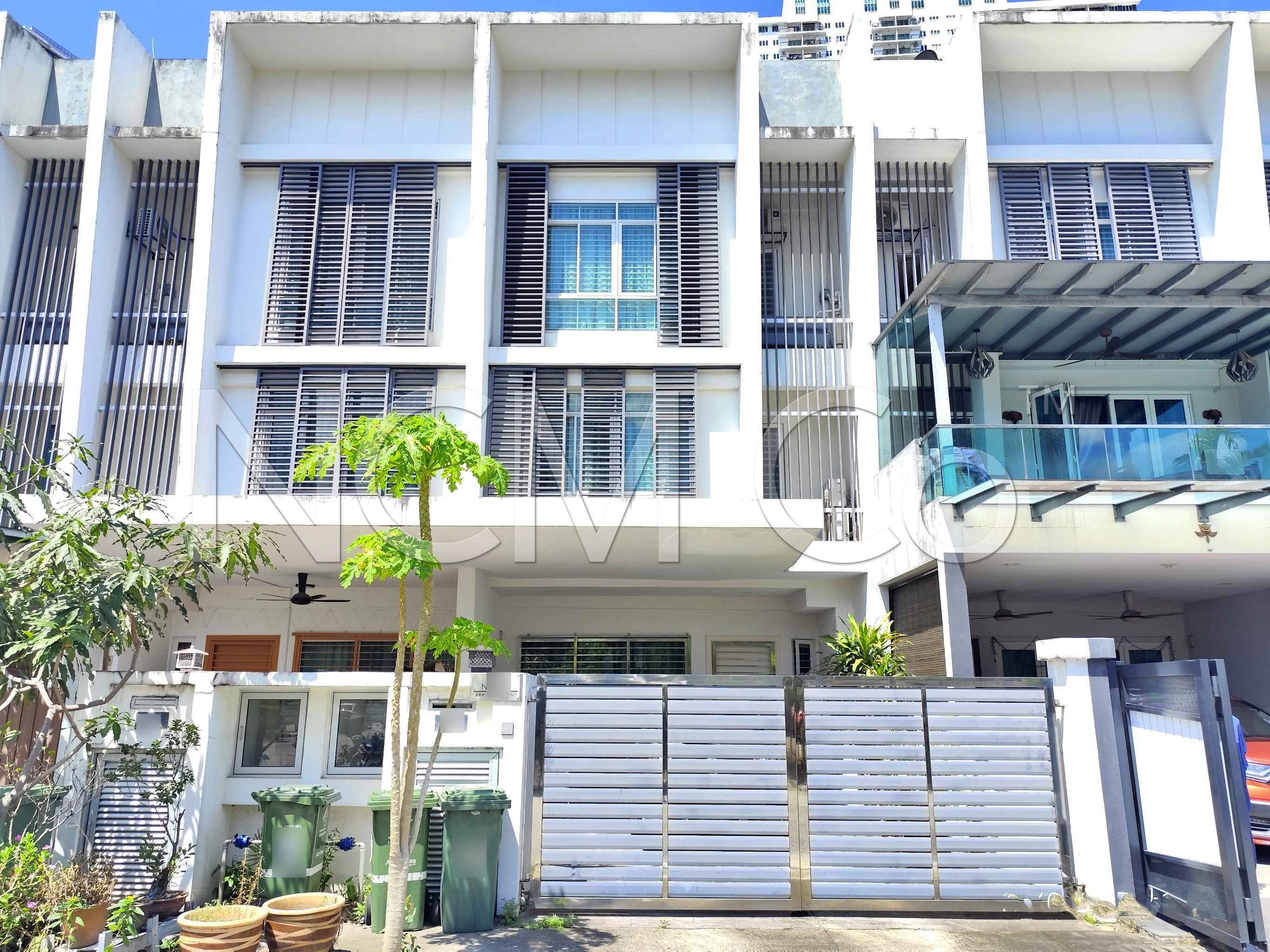 3 Storey Terrace House, Intermediate, Renovated