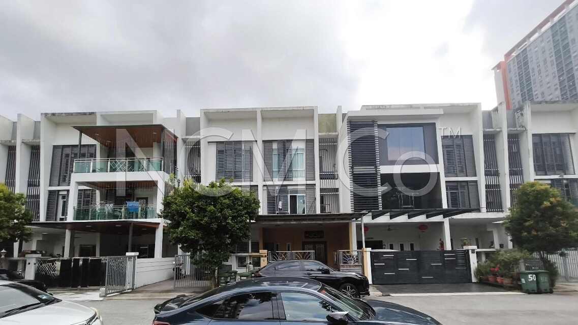 3 Storey Terrace House, Intermediate, Renovated