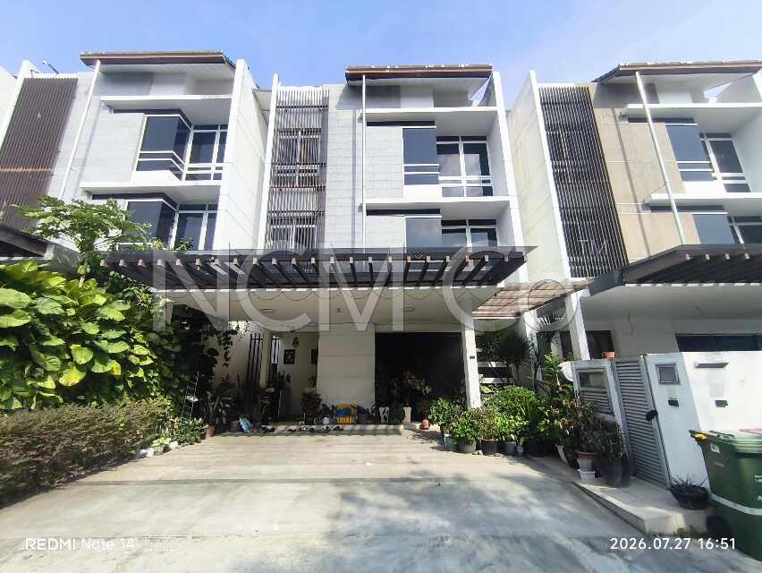 2.5 Storey Hyperlink Terrace House, Intermediate