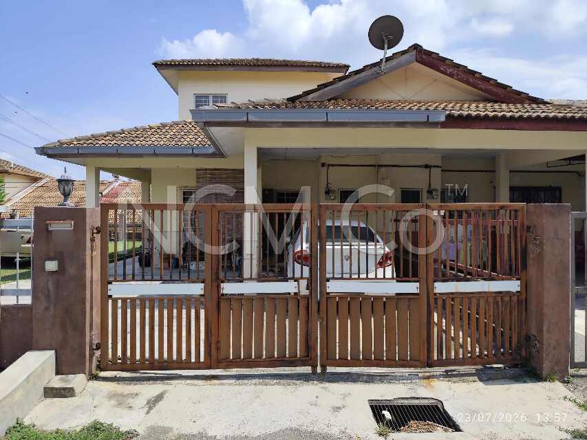 1.5 Storey Terrace House, End Lot