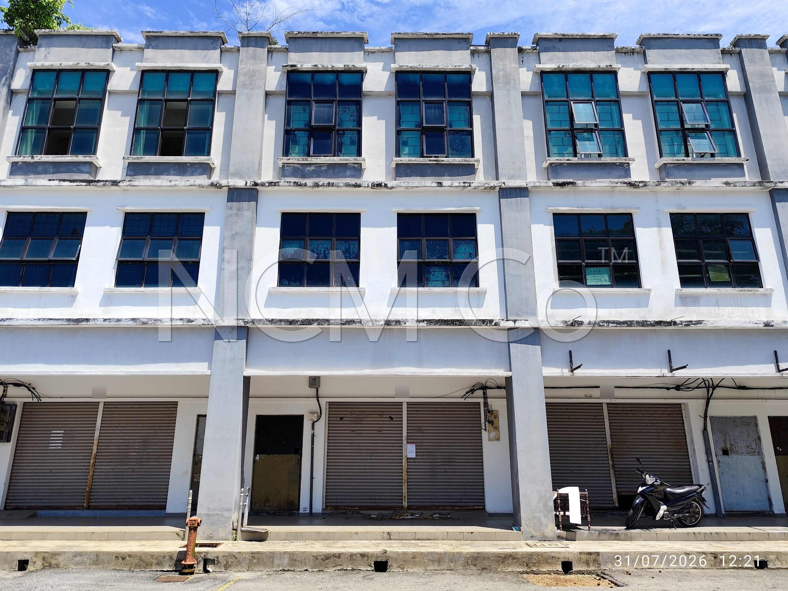 3 Storey Shop Office, Intermediate