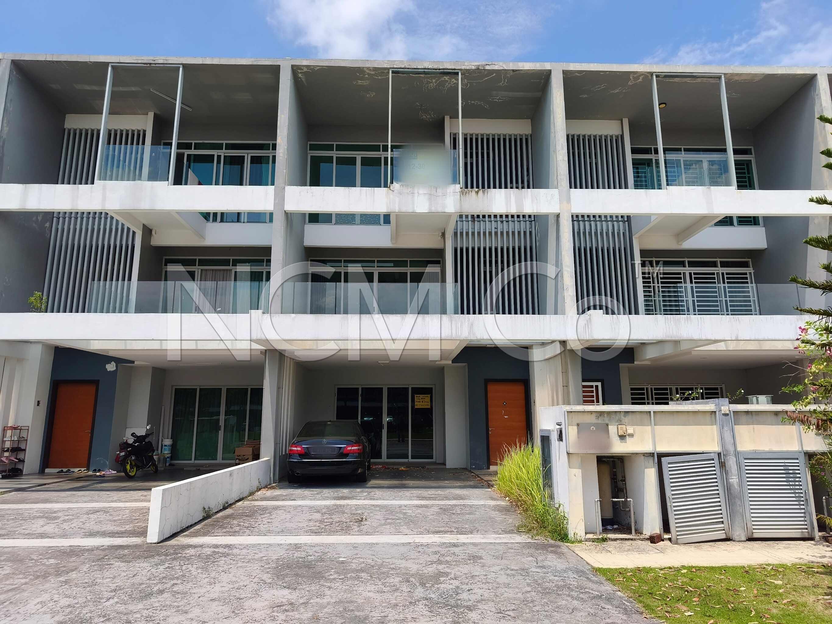3 Storey Terrace House, Intermediate