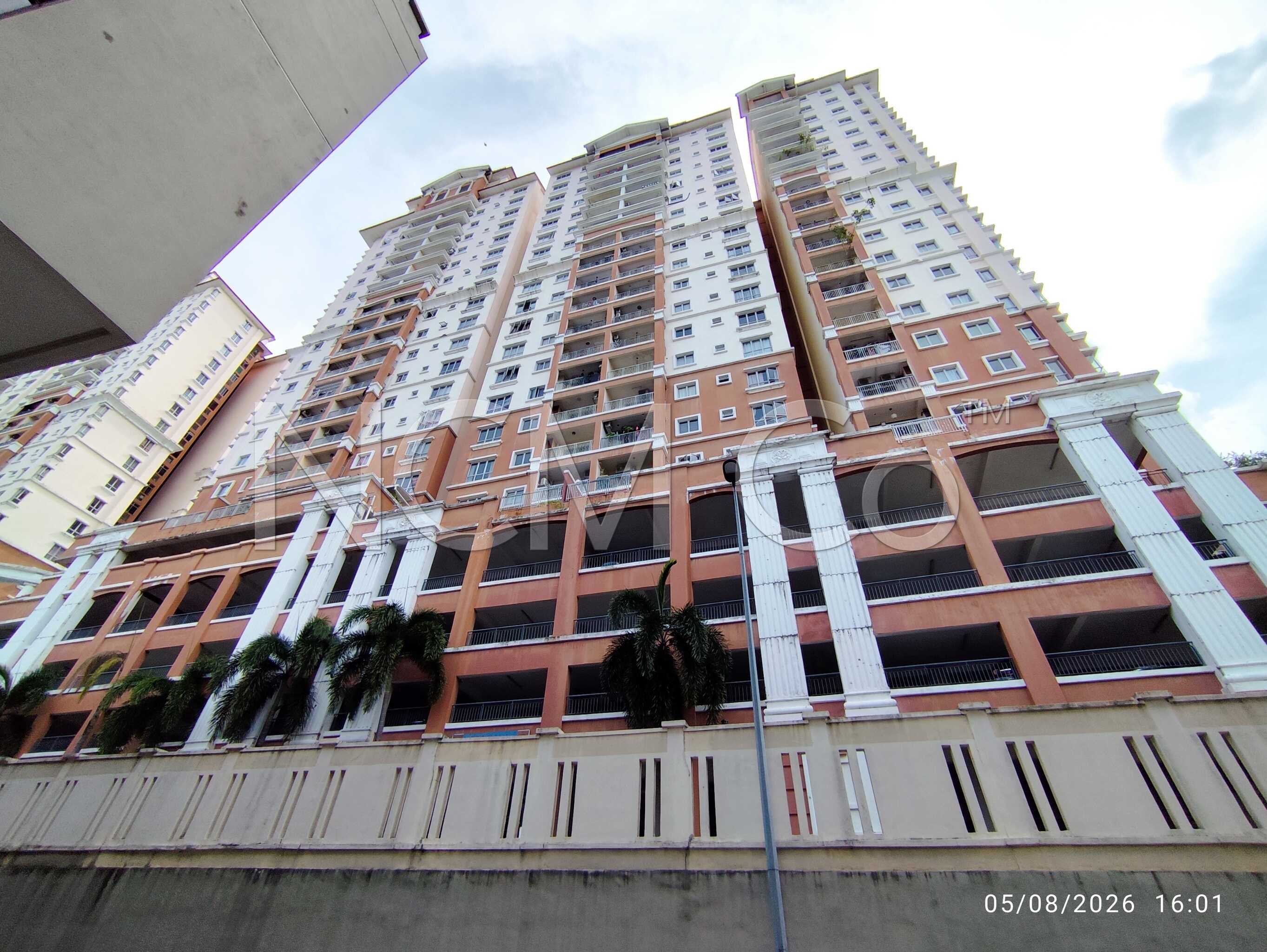 Service Apartment, Corner Lot