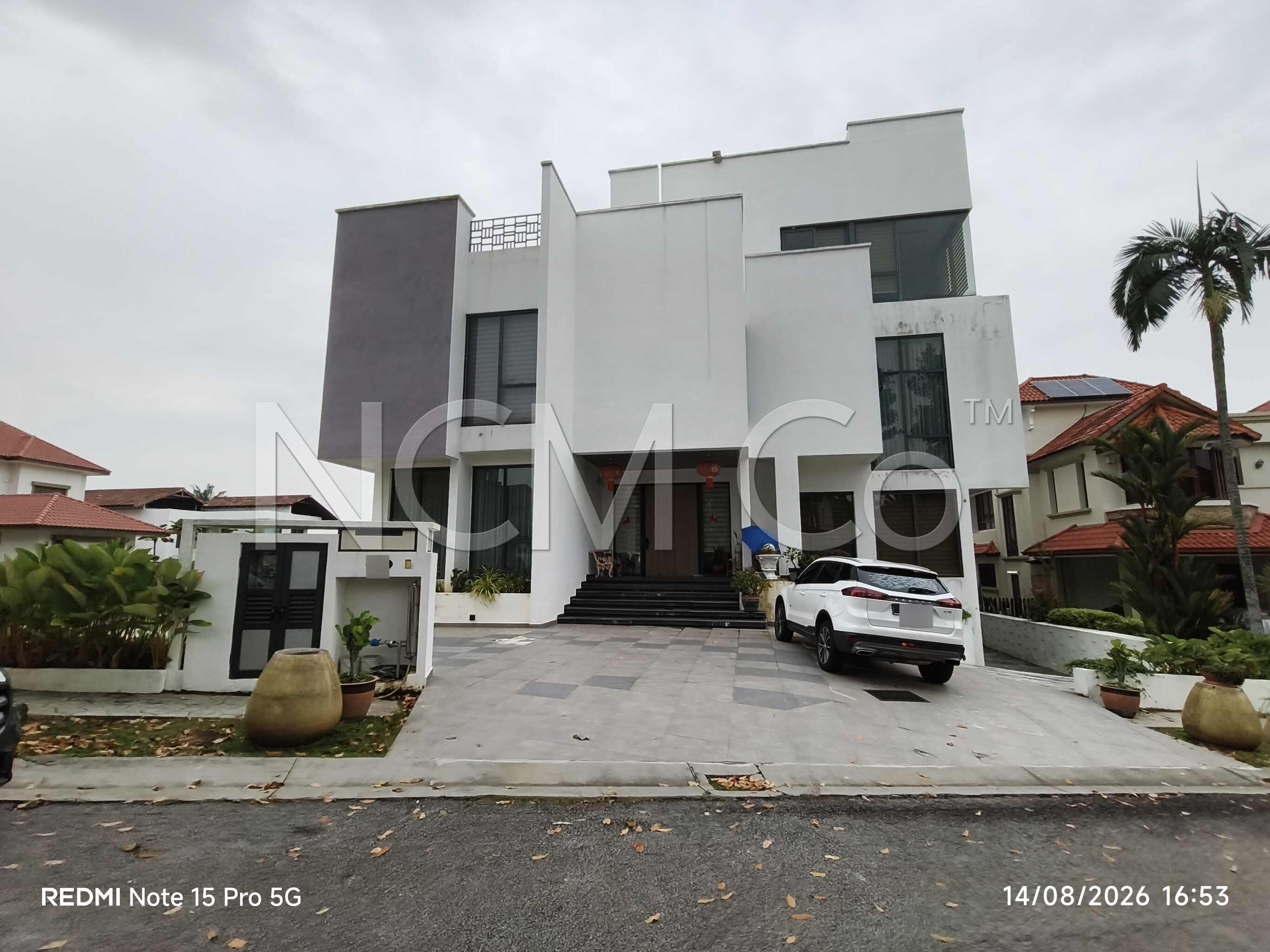 2.5 Storey Bungalow House