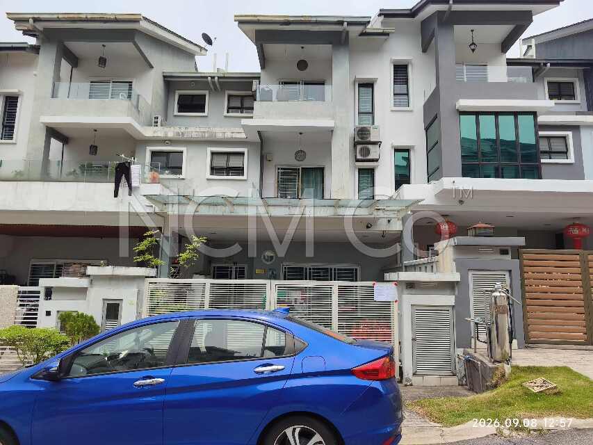 3 Storey Terrace House, Intermediate