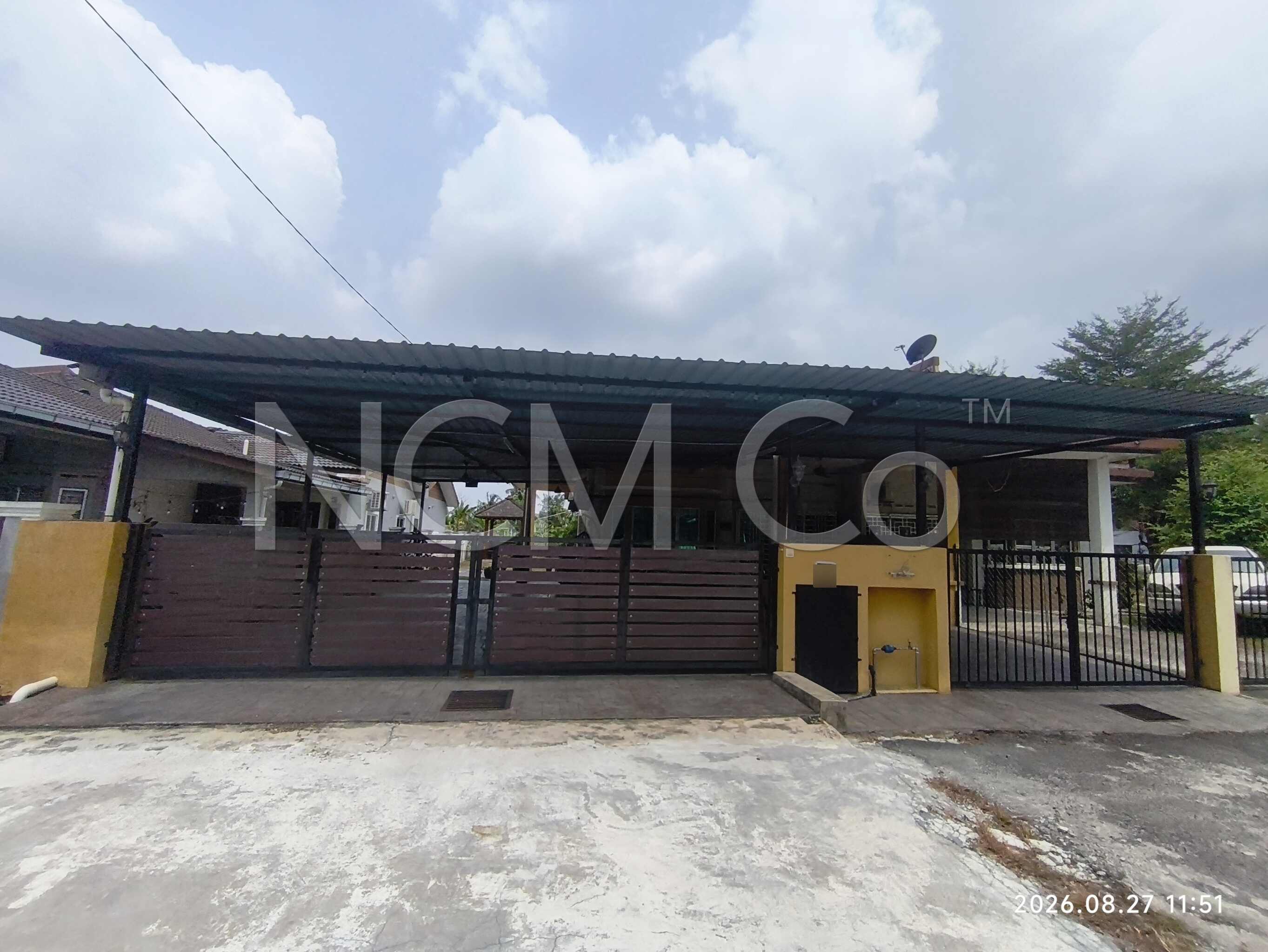 1 Storey Semi Detached House