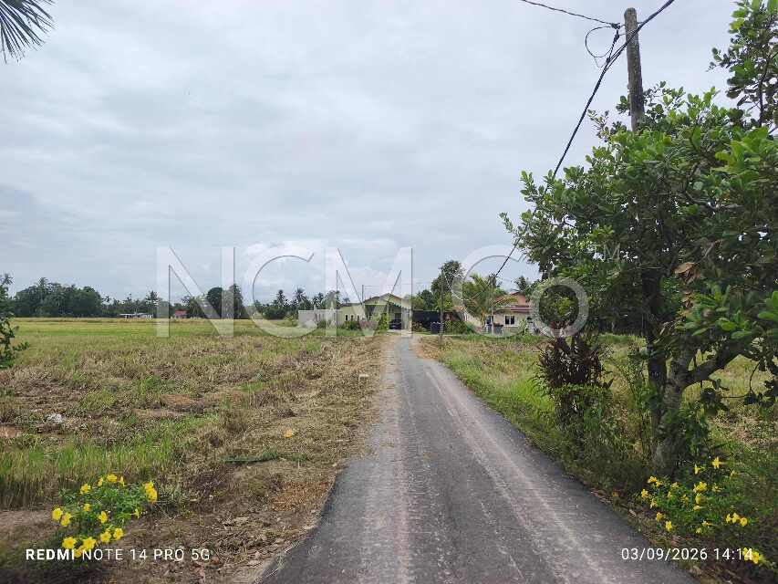 Agriculture Land erected with 1 Storey Detached House