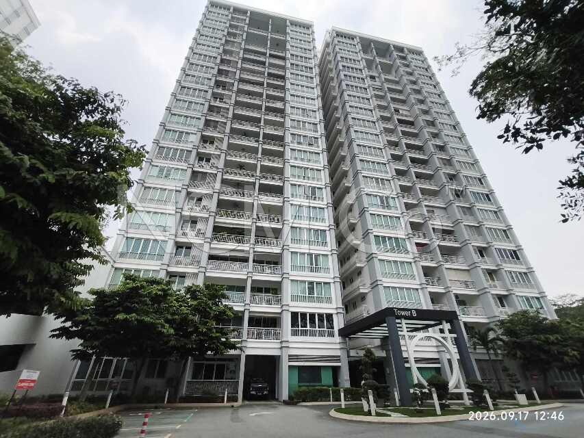 Condominium, Corner Lot