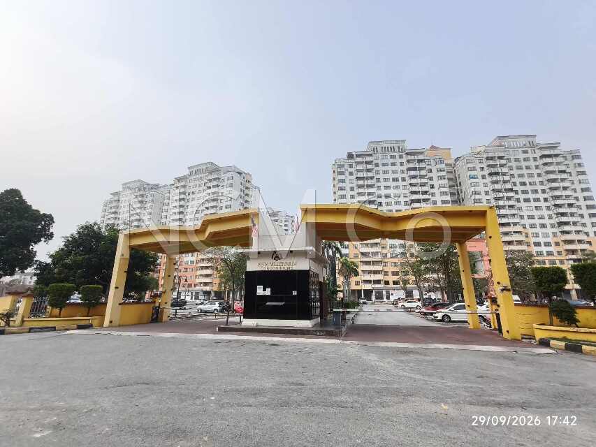 Condominium, Corner Lot